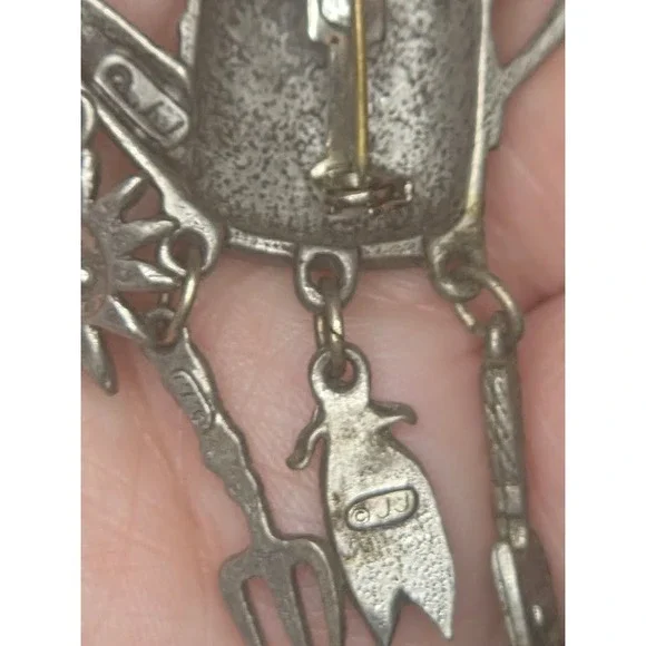 JJ Jonette Jewelry Pewter Watering Can Gardening Brooch Pin Sunflower Tools - Picture 3 of 4